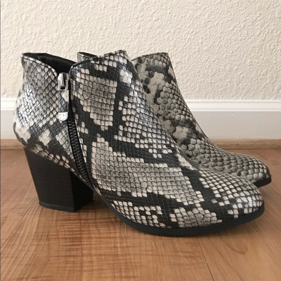🌟New Listing🌟Style & Co Snake Skin Boots - Picture 1 of 6